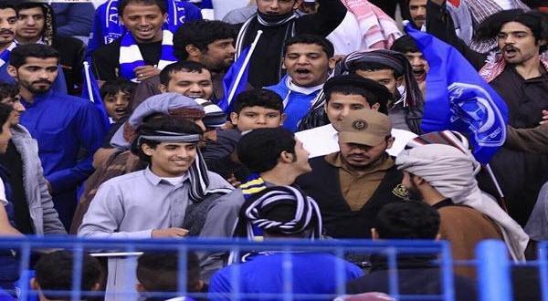 بالصور .. مشكلة في مدرج الهلال سببها ” مشجع نصراوي ” ! بالصور .. مشكلة في مدرج الهلال سببها ” مشجع نصراوي ” !