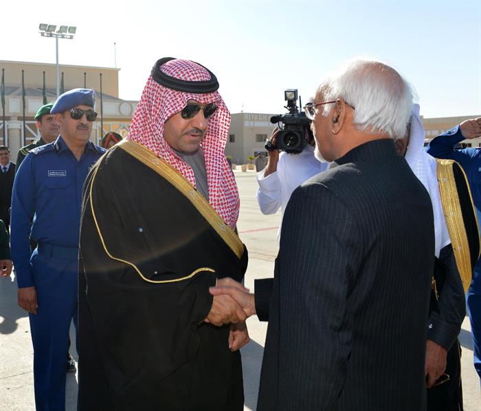 الوفود في المطار