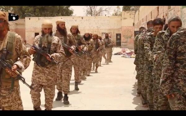 «داعش» يبث شريطاً مصوراً يظهر إعدام العشرات من جنود النظام السوري «داعش» يبث شريطاً مصوراً يظهر إعدام العشرات من جنود النظام السوري