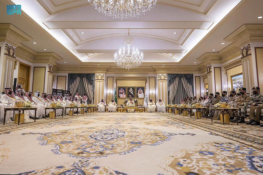 لقاء وزير الداخلية بمديري القطاعات الأمنية لقاء وزير الداخلية بمديري القطاعات الأمنية