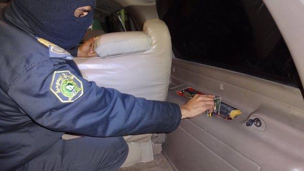 الجمارك تحبط محاولة تهريب كمية من الذخائر وبندقية شوزن