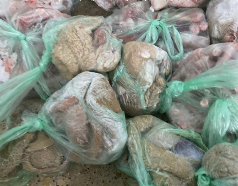 ضَبْط كميات من اللحوم مجهولة المصدر داخل مطبخ في الطائف