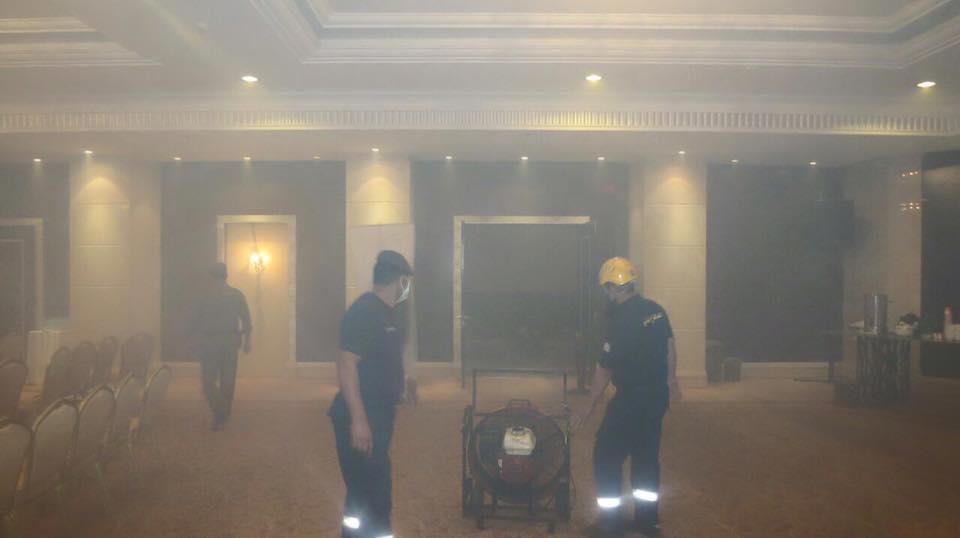 بالصور.. مدني بريدة يخلي فندق موفنبيك جراء حريق في غرف الساونا