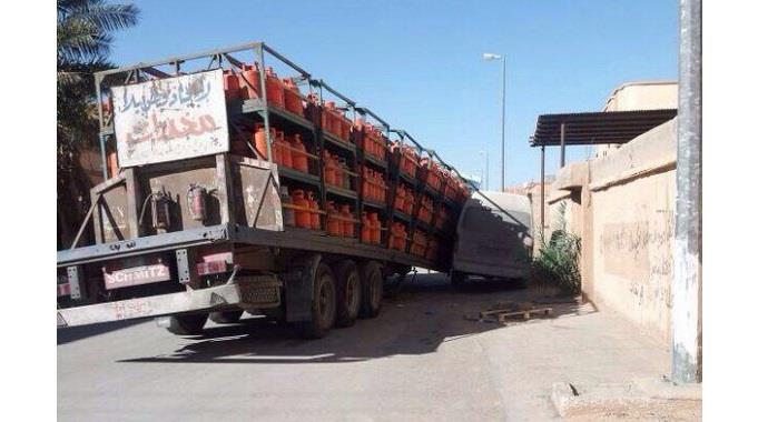 تفريغ 735 أنبوبة غاز