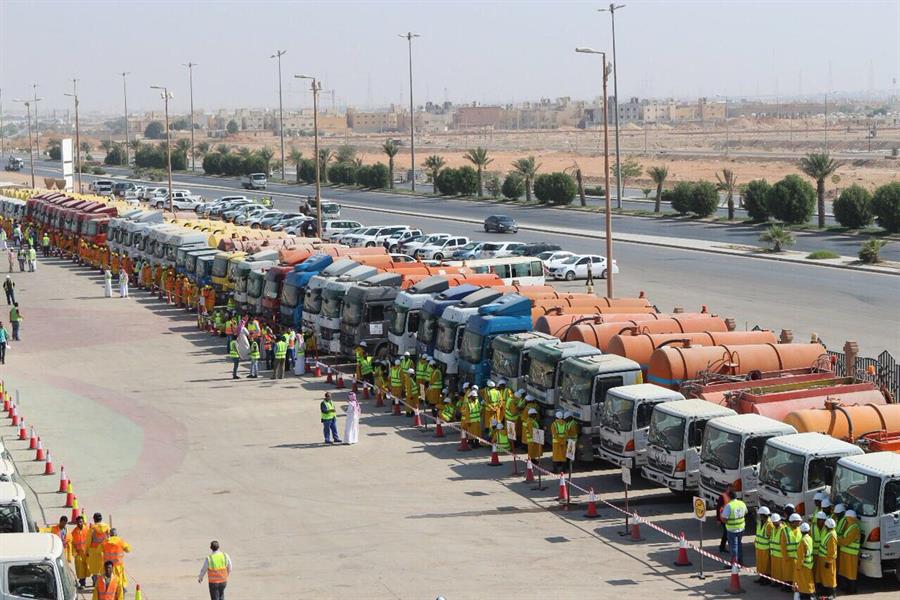 شاهد.. أمانة الرياض تعلن استعداداتها لموسم الأمطار.. بألفي مراقب ومئات المعدات ونظام الـ