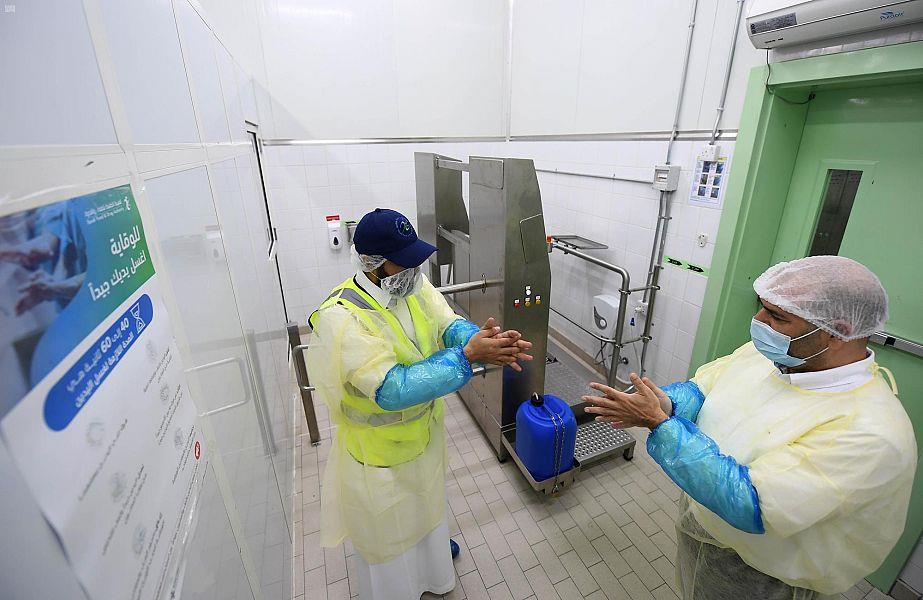 "هيئة الغذاء والدواء" تحيل 5 منشآت إلى وزارة الداخلية لعدم الالتزام باحترازات "كورونا" "هيئة الغذاء والدواء" تحيل 5 منشآت إلى وزارة الداخلية لعدم الالتزام باحترازات "كورونا"