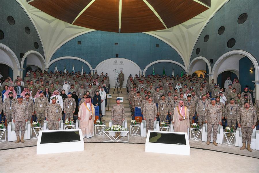 رئيس هيئة الأركان العامة يفتتح ملتقى القيادات التعليمية الأول بوزارة الدفاع بالرياض.. وهذه أهدافه رئيس هيئة الأركان العامة يفتتح ملتقى القيادات التعليمية الأول بوزارة الدفاع بالرياض.. وهذه أهدافه