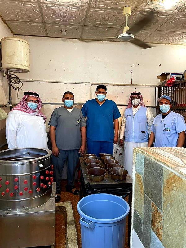 ضبط موقعين مخالفين لذبح الدجاج بشكل عشوائي في جدة