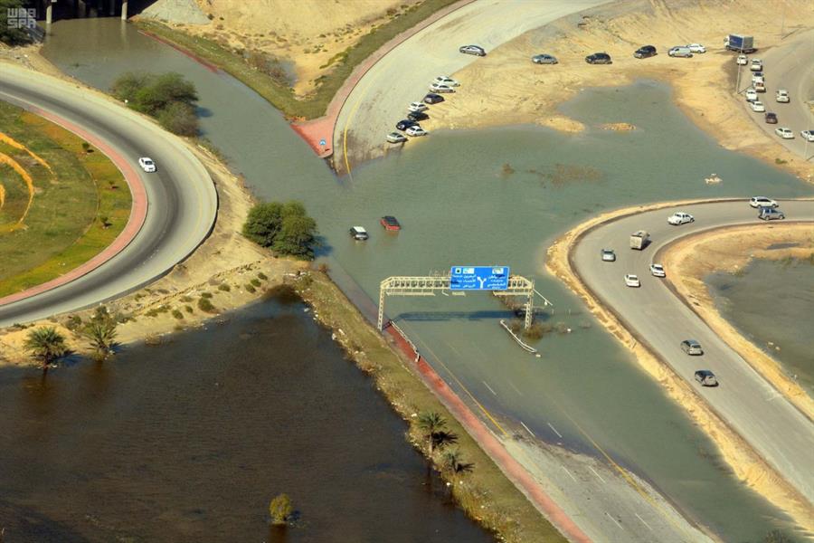 بالصور.. طيران الأمن يرصد الأضرار التي أحدثتها الأمطار في المنطقة الشرقية