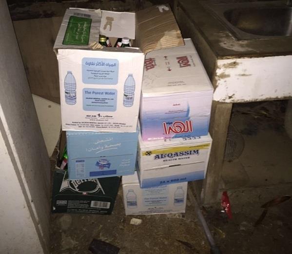 بالصور.. ضبط مصنع خمور وعرق مسكر بمنزل وافد في ينبع بالصور.. ضبط مصنع خمور وعرق مسكر بمنزل وافد في ينبع