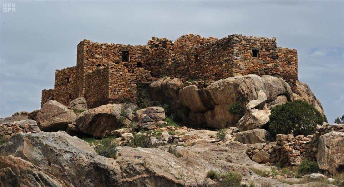 من المواقع الأثرية في عسير من المواقع الأثرية في عسير