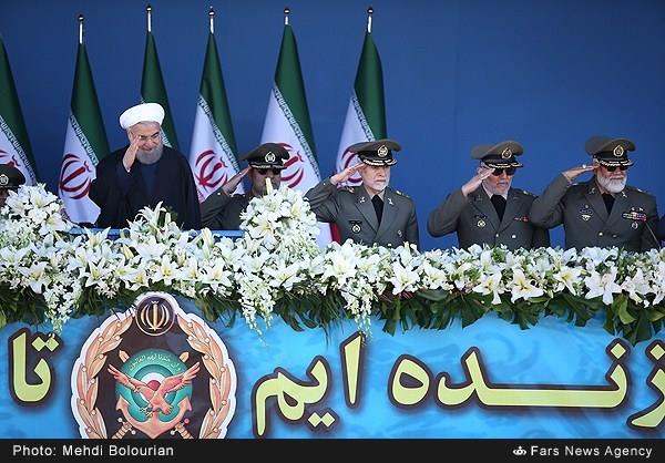  إيران تستعرض أسلحتها الروسية بعرض عسكري