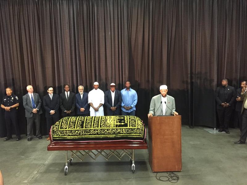 إقامة صلاة الجنازة على بطل الملاكمة محمد علي كلاي .. وأردوغان أبرز الحاضرين ( فيديو وصور)  