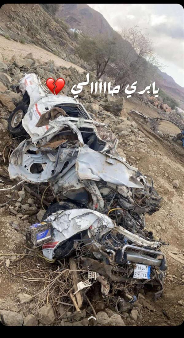 وفاة فتاة ووالدها والبحث عن ابنته الأخرى بعد جرف السيول مركبتهم بعسير وفاة فتاة ووالدها والبحث عن ابنته الأخرى بعد جرف السيول مركبتهم بعسير