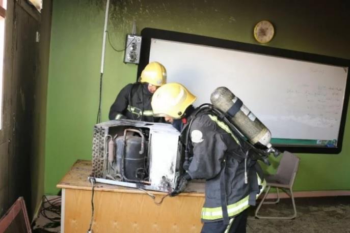 إخلاء 618 طالبة إثر حريق معمل للحاسب الآلي بمدرسة ثانوية في مكة إخلاء 618 طالبة إثر حريق معمل للحاسب الآلي بمدرسة ثانوية في مكة