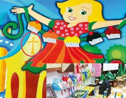 الطاولة عليها الصليب