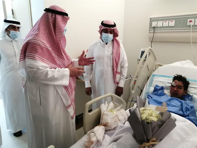 مدير تعليم المدينة يزور الطلاب مصابي الحادث المروري 