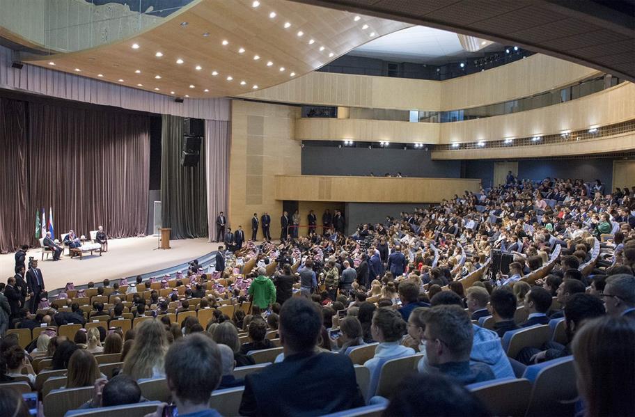 بالفيديو.. جامعة موسكو تمنح خادم الحرمين الدكتوراه الفخرية