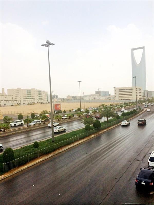 أخبار 24 بالصور هطول أمطار خفيفة على مدينة الرياض