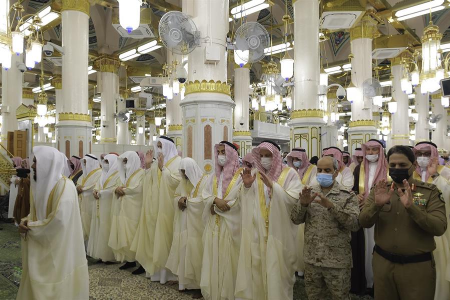 المصلون يؤدون صلاة عيد الأضحى المبارك في مختلف مناطق المملكة