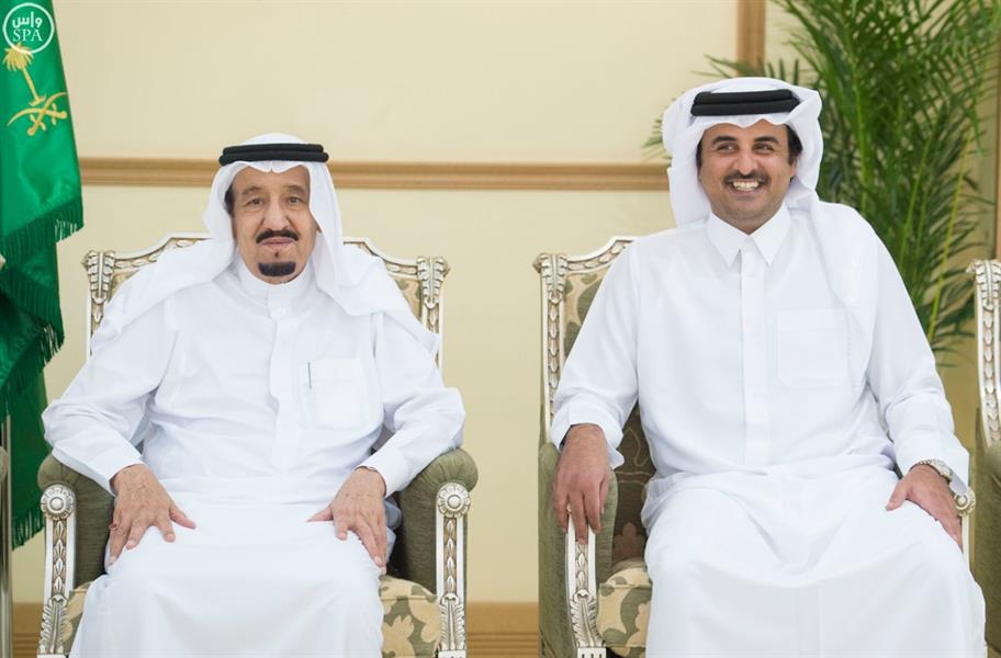 خادم الحرمين يقيم مأدبة غداء في مدينة الملك خالد العسكرية