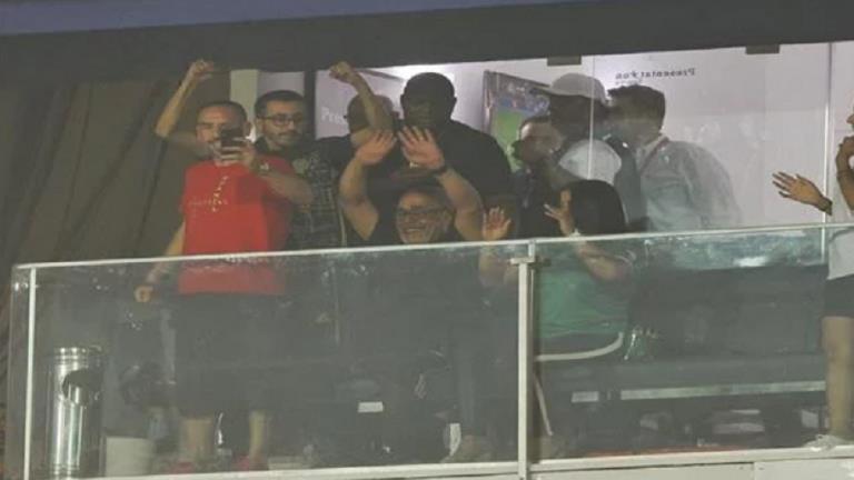 شاهد.. ريبيري يحتفي بمحاربي الصحراء بعد التتويج بأمم أفريقيا 2019 شاهد.. ريبيري يحتفي بمحاربي الصحراء بعد التتويج بأمم أفريقيا 2019