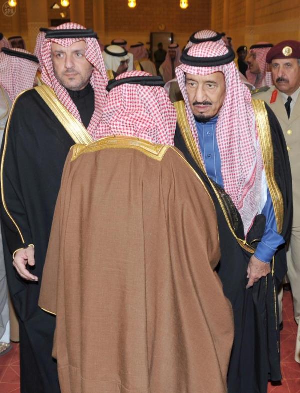 سمو ولي العهد يؤدي صلاة الميت على سمو الأميرة لطيفة بنت فهد بن عبدالعزيز