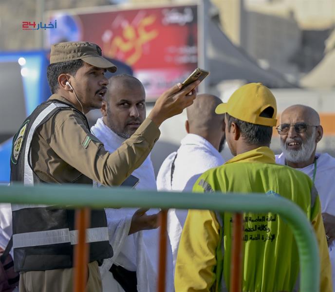 توافد الحجاج إلى مشعر منى لقضاء يوم التروية استعدادا للوقوف بعرفة غدا توافد الحجاج إلى مشعر منى لقضاء يوم التروية استعدادا للوقوف بعرفة غدا