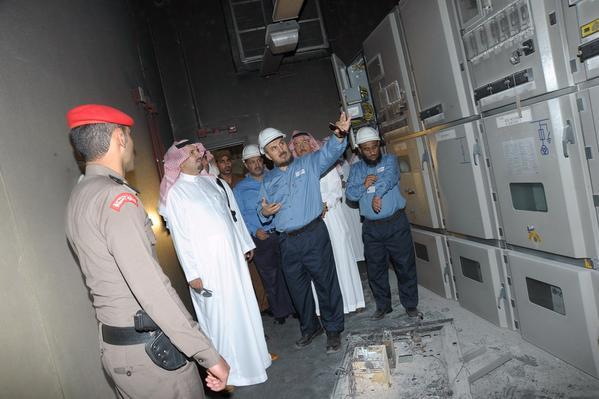 بالصور .. أمير الجوف يزور محطة كهرباء القريات ويقف على أسباب انقطاع التيار