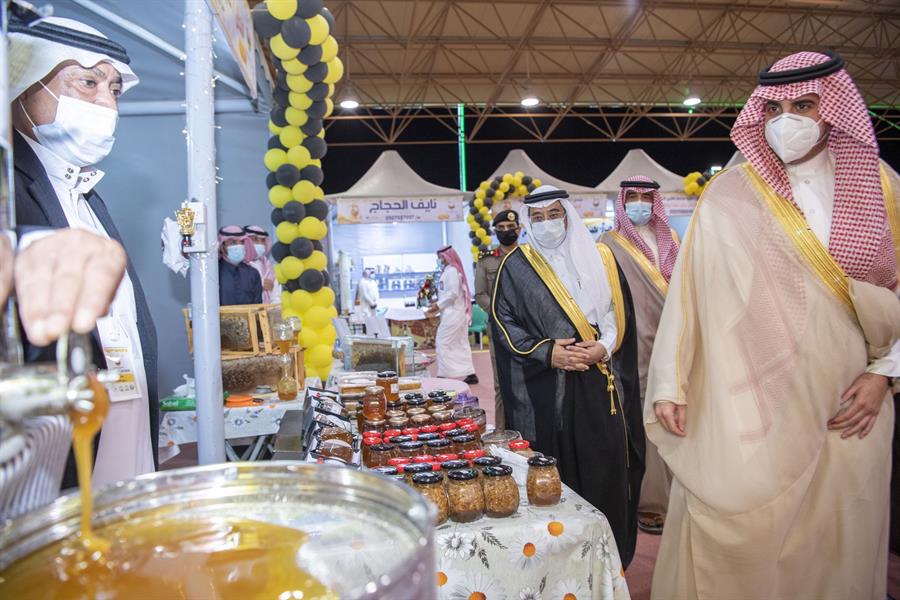 أمير الجوف يفتتح مهرجان أيام العسل بدومة الجندل بمشاركة 140 نحالاً  