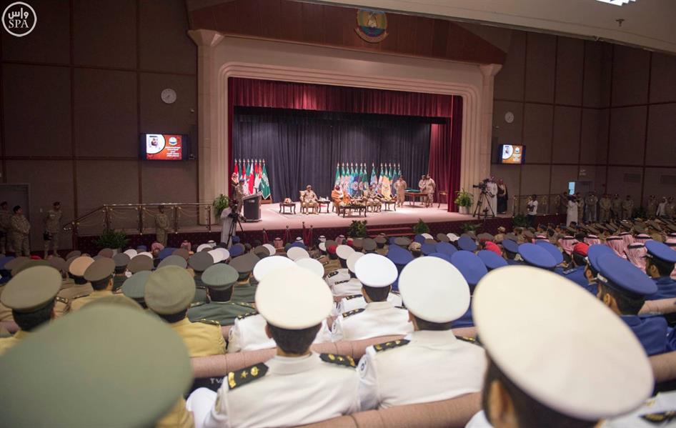 محمد بن سلمان يشهد حفل تخريج طلبة كلية القيادة والأركان للقوات المسلحة بالرياض