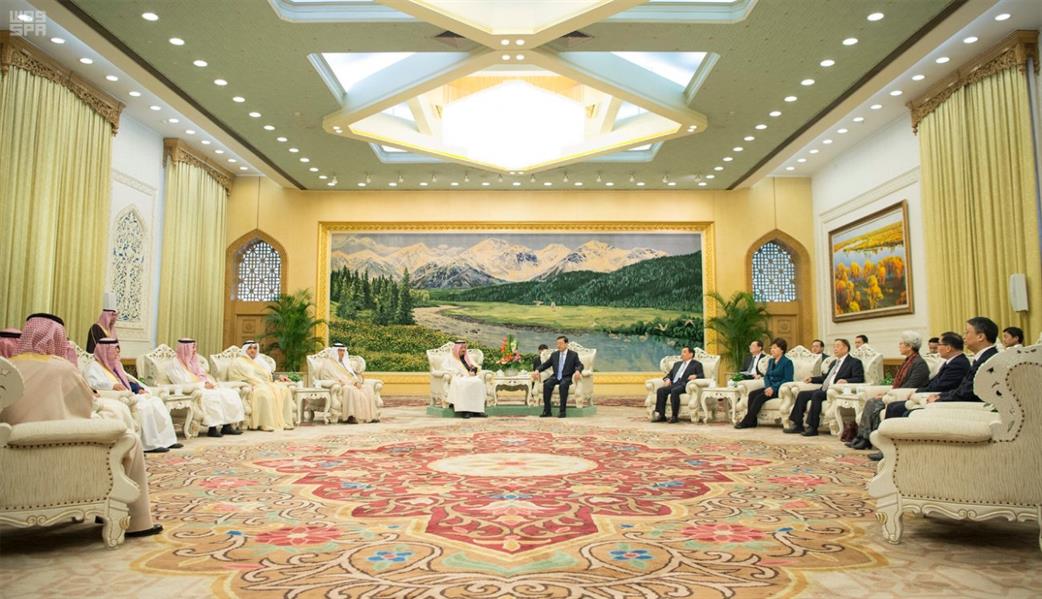 خادم الحرمين الشريفين يعقد جلسة مباحثات مع رئيس اللجنة الدائمة للمجلس الوطني لنواب الشعب الصيني