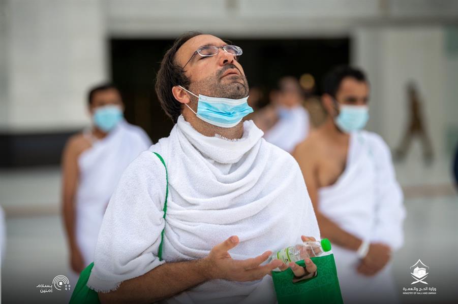 ضيُوف الرحّمن يؤدّونَ طَوَاف الإِفَاضَة 