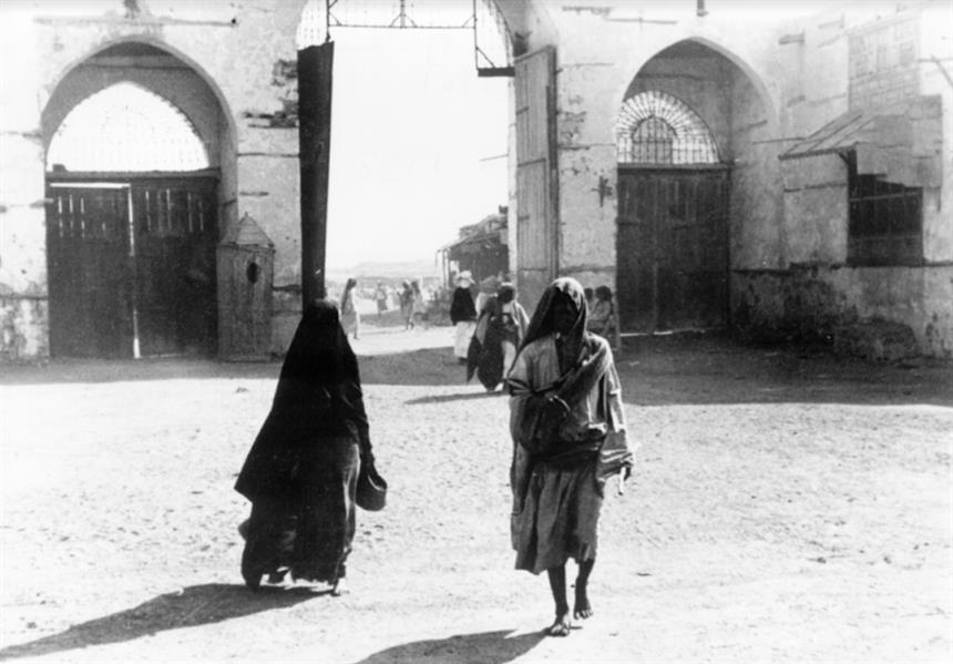 كيف كانت الأوضاع الاقتصادية بعد تأسيس الدولة السعودية والحرف التي كان الناس يمارسونها؟  