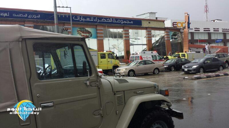  سقوط سقف احدى وكالات السيارات بالباحة 