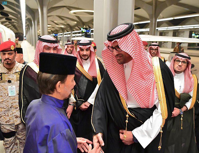 سلطان بروناي دار السلام يصل إلى المدينة المنورة