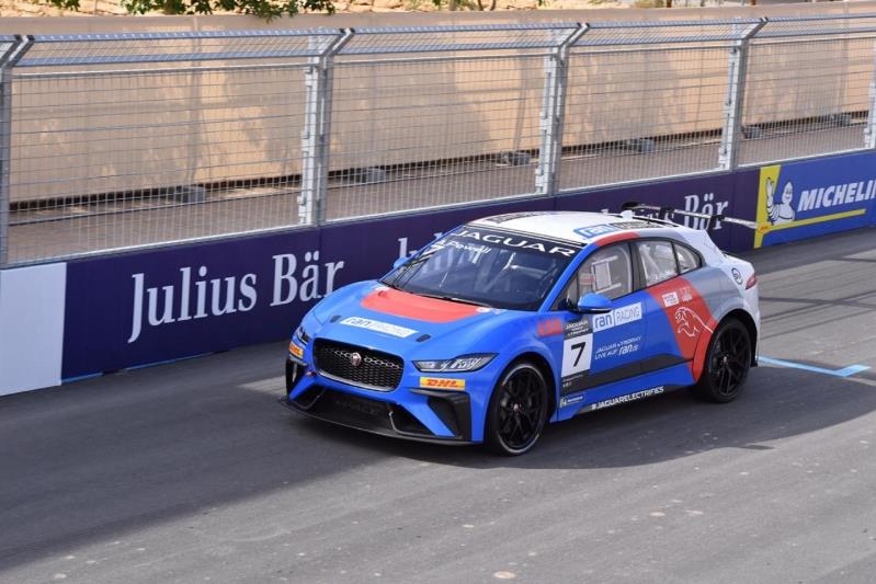 بالصور : ريما الجفالي.. أول سعودية تُشارك بسباق سيارات بالصور : ريما الجفالي.. أول سعودية تُشارك بسباق سيارات