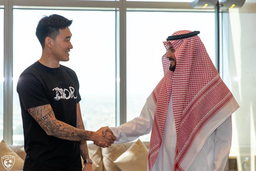 الهلال يجدد عقد جانغ هيون سو