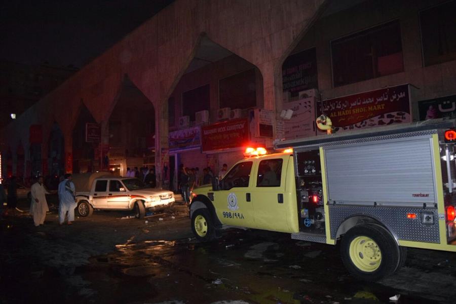شاهد.. اندلاع حريق كبير في مركز البطحاء التجاري وسط الرياض