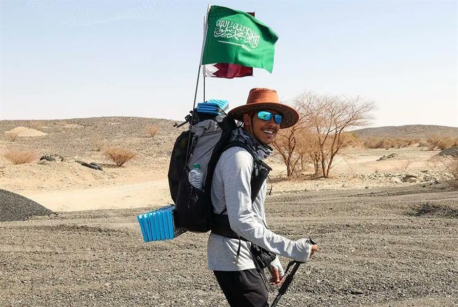 من جدة إلى الدوحة مشيًا على الأقدام.. الرحال عبدالله السلمي يصل قطر لحضور المونديال من جدة إلى الدوحة مشيًا على الأقدام.. الرحال عبدالله السلمي يصل قطر لحضور المونديال