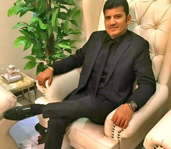 يعمل في السعودية منذ 32 سنة.. تعرف على الملياردير الهندي الذي ترشح للانتخابات في بلاده (صور) يعمل في السعودية منذ 32 سنة.. تعرف على الملياردير الهندي الذي ترشح للانتخابات في بلاده (صور)