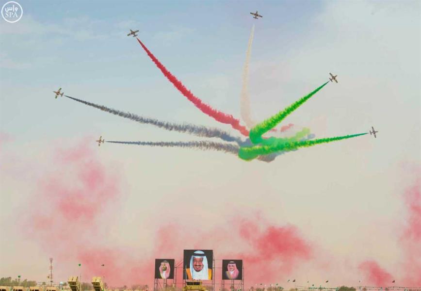 لقطات مميزة من العرض العسكري الختامي لتمرين رعد الشمال