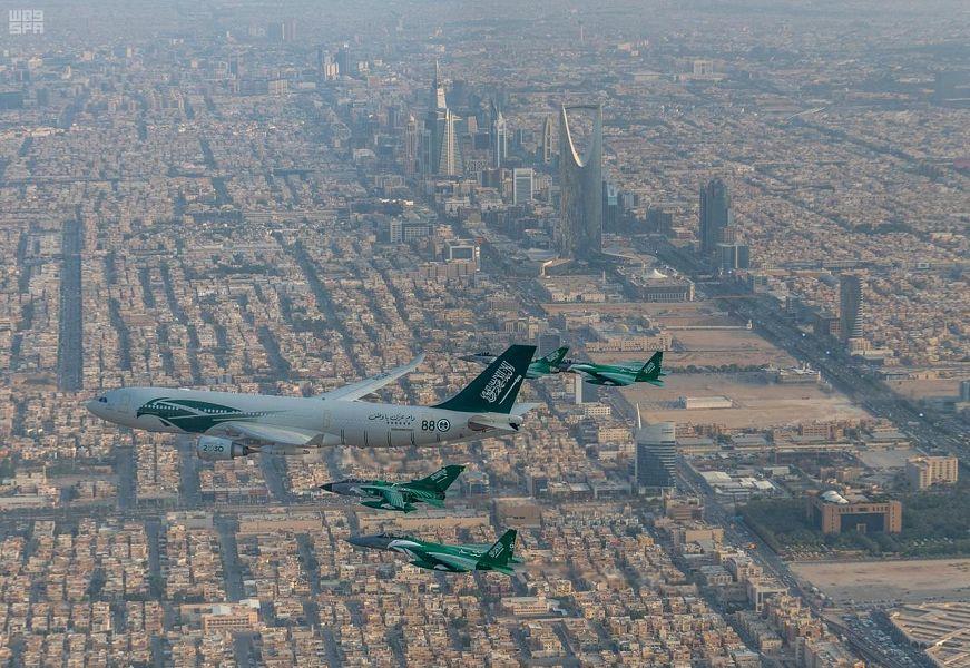  القوات الجوية تنفذ عروضاً في سماء الرياض