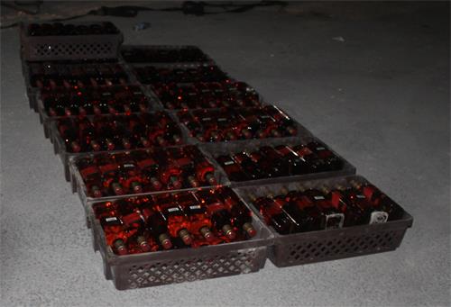 جمرك البطحاء يضبط   3000 قارورة خمر مخبأة داخل إرسالية 