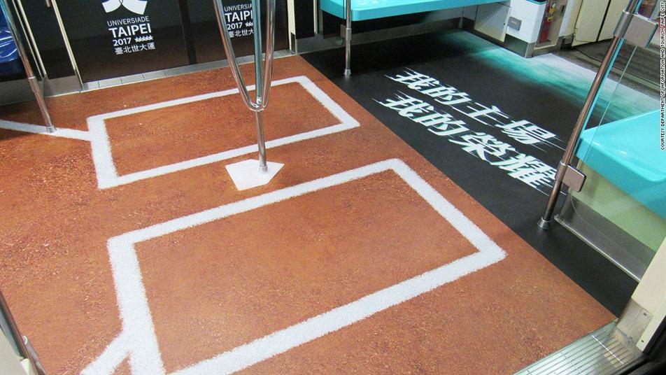 بالصور.. العاصمة التايوانية تحول أحد قطاراتها إلى مجمع للألعاب الأولمبية