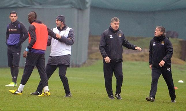  تشابك بالأيدي بين بالوتيللي ومانشيني