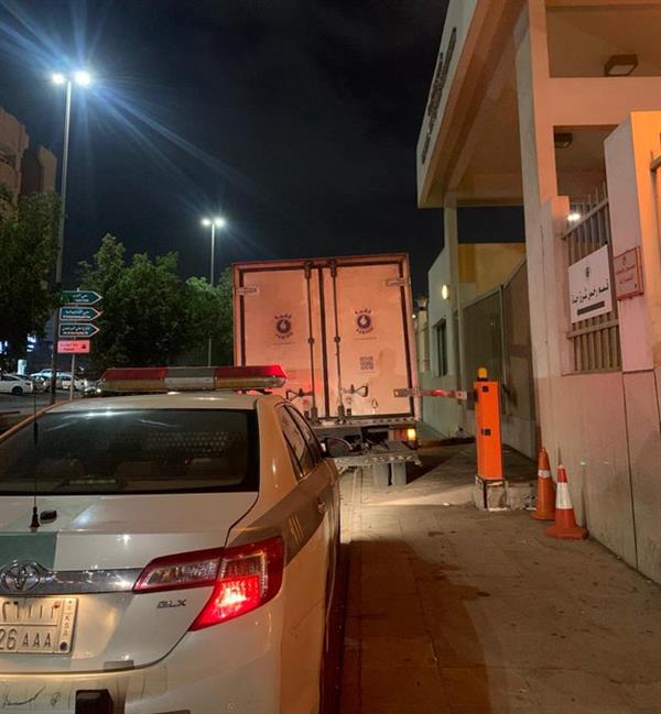 "المرور" يضبط قائدي شاحنتين قادا بتهور وكادا يتسببان بحـادث مروري 