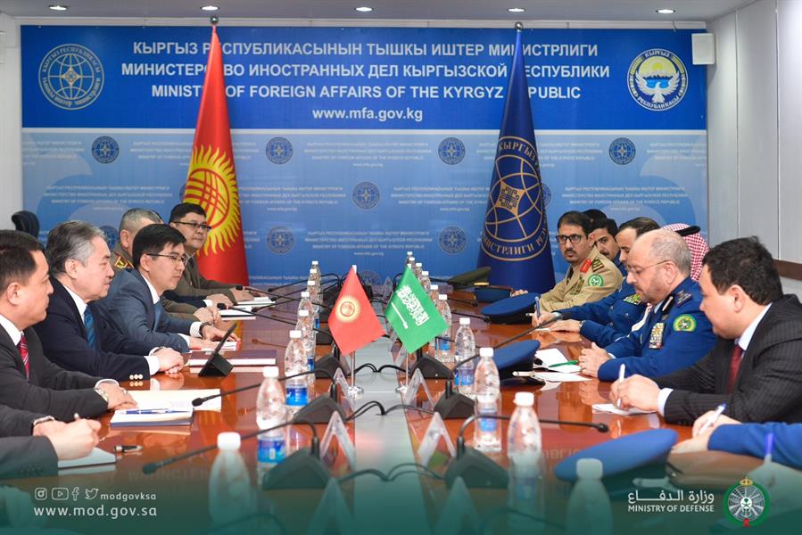 رئيس هيئة الأركان يلتقي وزير خارجية قيرغيزستان وأمين مجلس الأمن رئيس هيئة الأركان يلتقي وزير خارجية قيرغيزستان وأمين مجلس الأمن