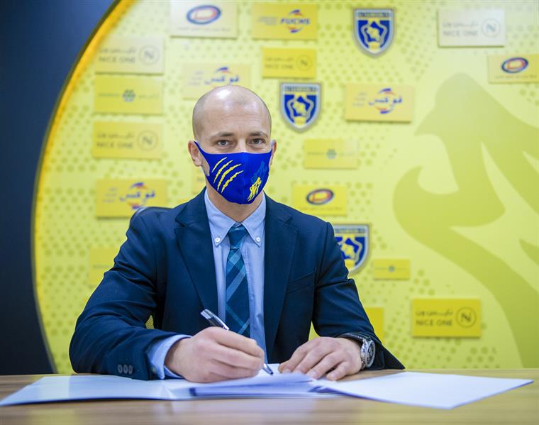 رسمياً.. التعاون يُعلن التعاقد مع البريطاني "نيستور" خلفاً لـ "كارتيرون" رسمياً.. التعاون يُعلن التعاقد مع البريطاني "نيستور" خلفاً لـ "كارتيرون"