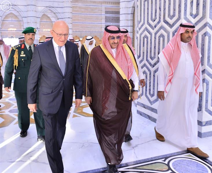 بالصور.. ولي العهد يستقبل رئيس وزراء لبنان بجدة